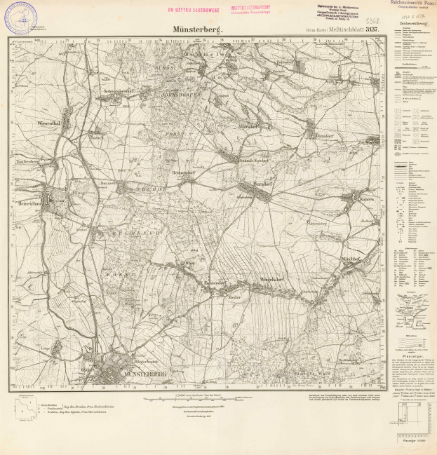 Eine topografische Karte von München, Deutschland, die detaillierte Gebietsinformationen, Text und ein Logo zeigt.
