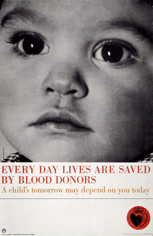 Plakat mit einem Kindergesicht in der Mitte, umgeben von fettgedrucktem schwarzem Text, der "Jeden Tag rettet Blutspenden Leben."