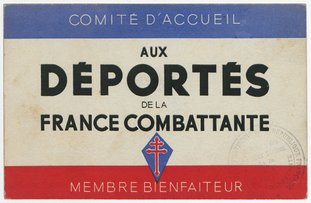 Ein alter französischer Reisepass mit den Worten "Aux Sports de la France Combattante", einem Logo und einem Stempel.