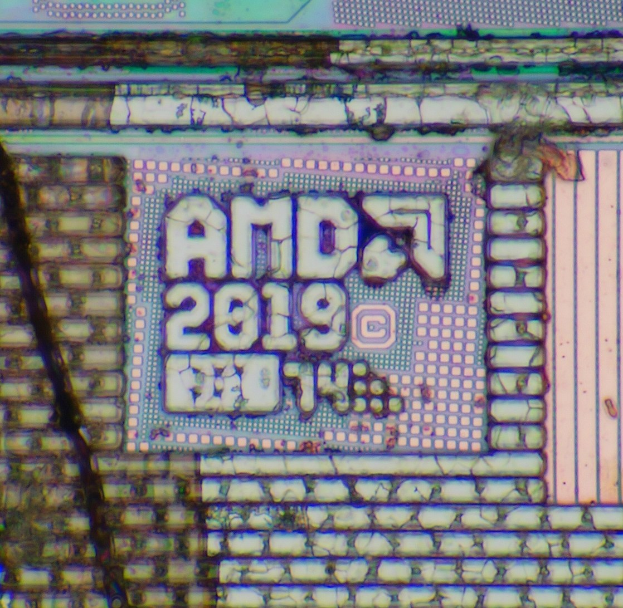 Nahaufnahme eines AMD-Computerchips aus 2019 mit dem Text "AMD 2019" darauf.