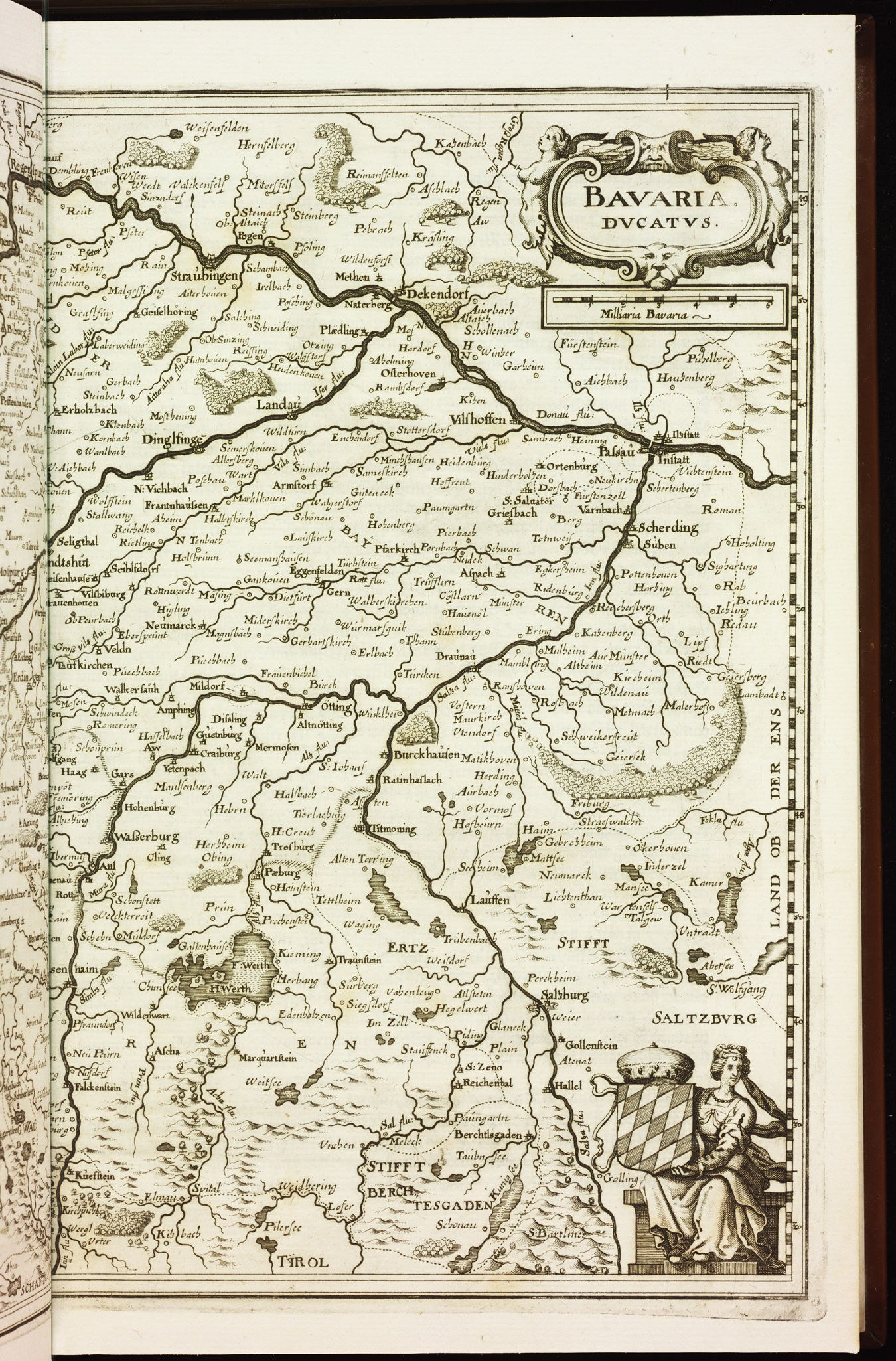 Offenes Buch mit einem detaillierten Kartenausschnitt von Bayern mit beschrifteten Städten, Dörfern, Flüssen und geografischen Merkmalen.