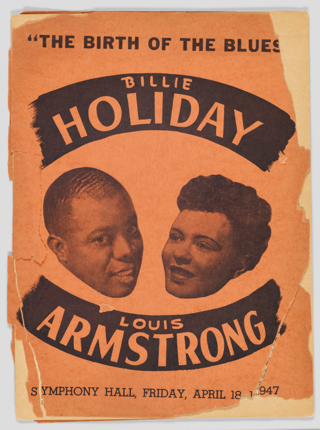 Ein Vintage-Plakat mit Louis Armstrong und Billie Holiday, die fröhlich lächeln, mit der Aufschrift "Die Geburt des Blues" oben drauf, in einem gedämpften Blau- und Grau-Ton