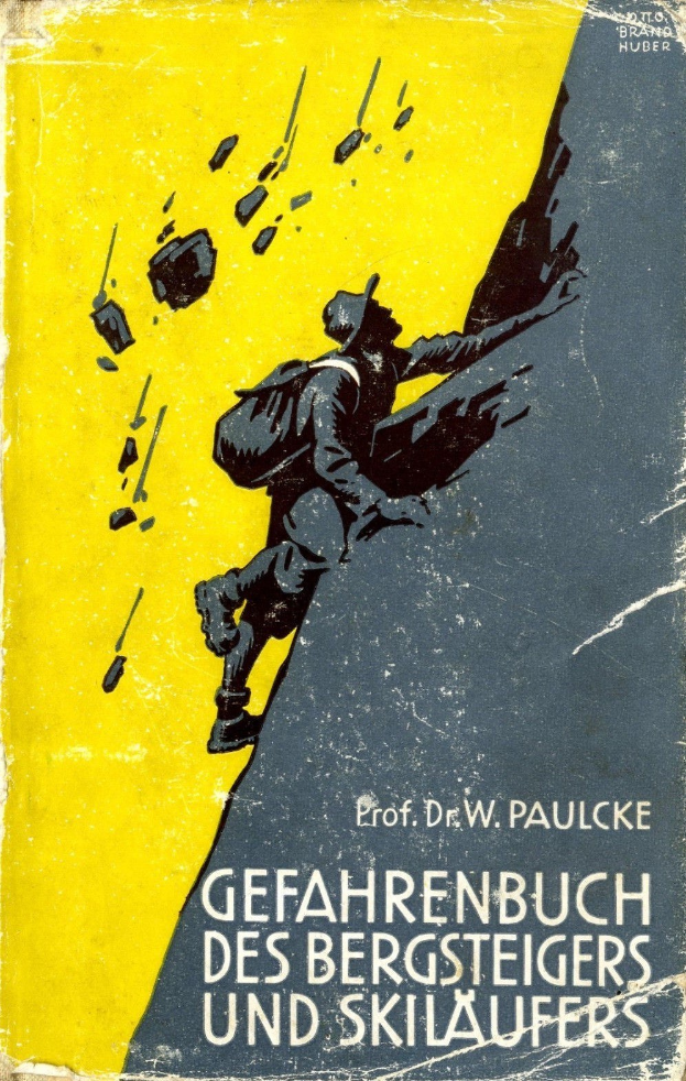 Buchumschlag mit dem Titel "Gefahrenbuch des Bergsteigers und Skilaufers", der einen Mann in Helm und langem Mantel zeigt, der einen Berg bei einem Sonnenuntergang mit orangefarbenen und blauen Tönen hinaufklettert.