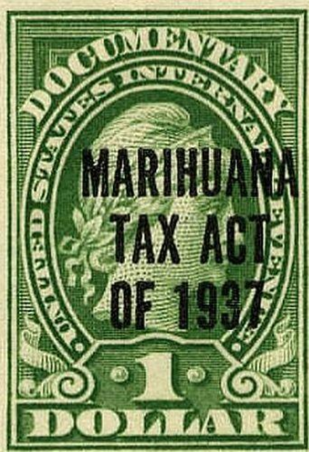 Grüne Marke mit der Aufschrift "Marihuana-Steuergesetz von 1937"
