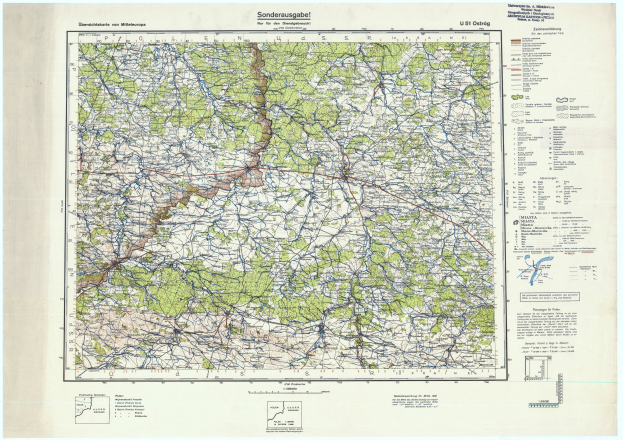 Eine topografische Karte von Bayern, Deutschland, mit Straßen, Städten und geografischen Merkmalen in schwarzem Text auf einem weißen Hintergrund, vor einem hellblauen Hintergrund.