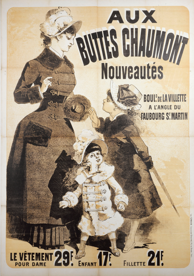 Ein Plakat, das eine Modenschau mit einer Frau in einem langen, eleganten Kleid mit hohem Kragen und langen Ärmeln und einem Kind in einem passenden Kleid und Hut zeigt, die beide ihre Arme umeinander legen und in die Ferne schauen.