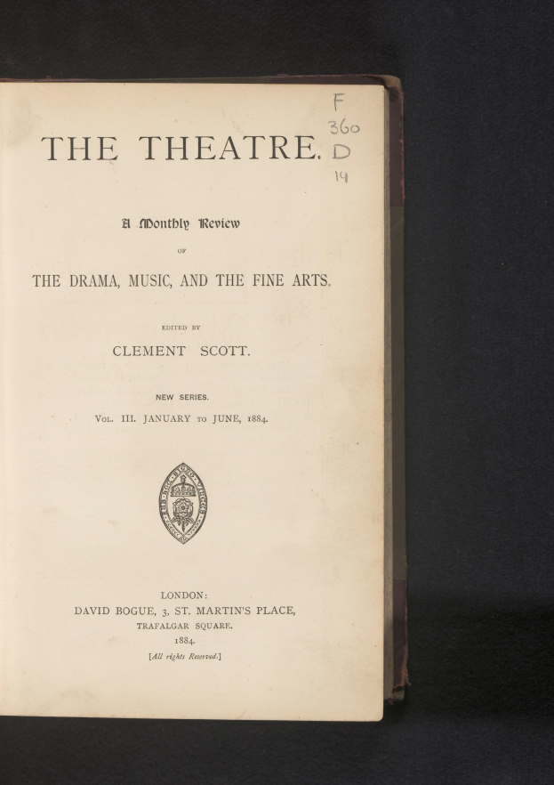 Titelbild eines aufgeschlagenen Buches mit der Aufschrift "The Theatre: A Monthly Review of the Drama, Music, and the Fine Arts", das eine Textseite und ein Logo zeigt.