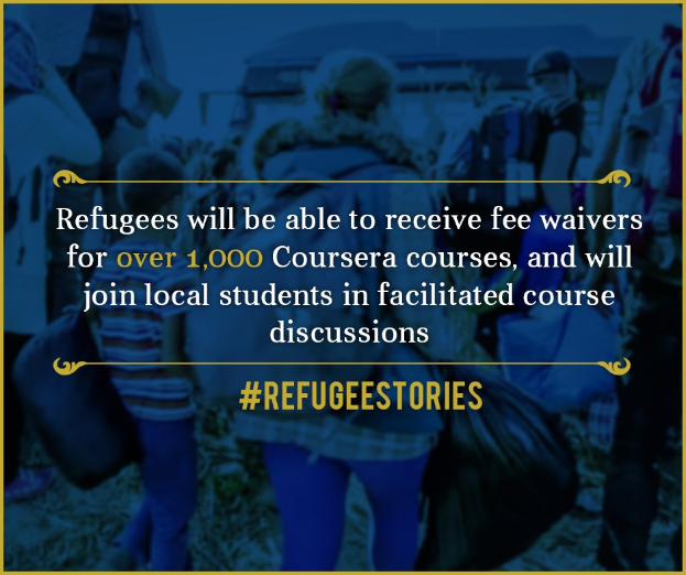 Plakat, das Gebührenbefreiungen für über 1.000 Coursera-Kurse für Flüchtlinge ankündigt, mit mehreren Personen im Hintergrund, die Taschen halten.