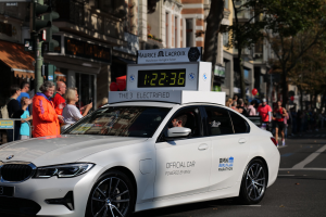 Tempoüberschreitung mit 130 km/h durch Oberasbach: Polizei stoppt BMW-Fahrer - Überraschung bei ID-Control