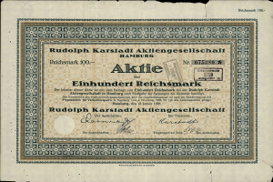 Eine alte deutsche Banknote mit einem schwarzen Hintergrund und dem Text "Rudolph Karlstadt Aktiengesellschaft Hamburg" darauf.