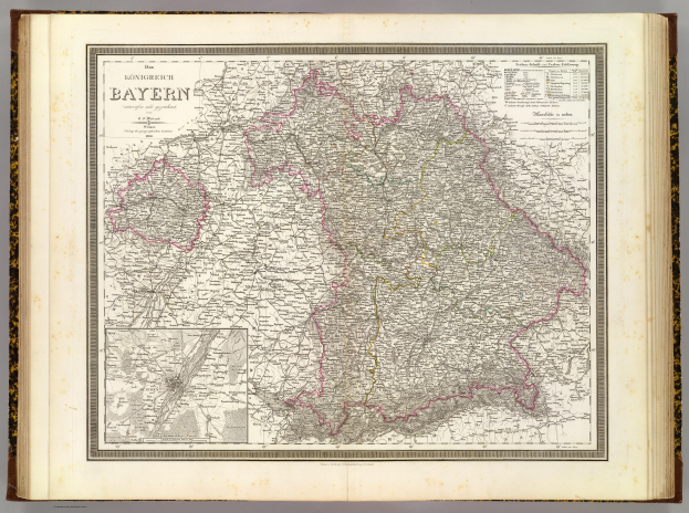 Ein altes Buch mit einer detaillierten Karte von Bayern, das Städte, Ortschaften und geografische Merkmale zeigt, begleitet von beschreibendem Text.