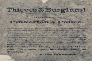 Plakat mit fettem schwarzem Text "Diebe & Einbrecher Pinkertons Polizei" auf einem weißen Hintergrund, der von einem schmalen schwarzen Rand eingerahmt ist.