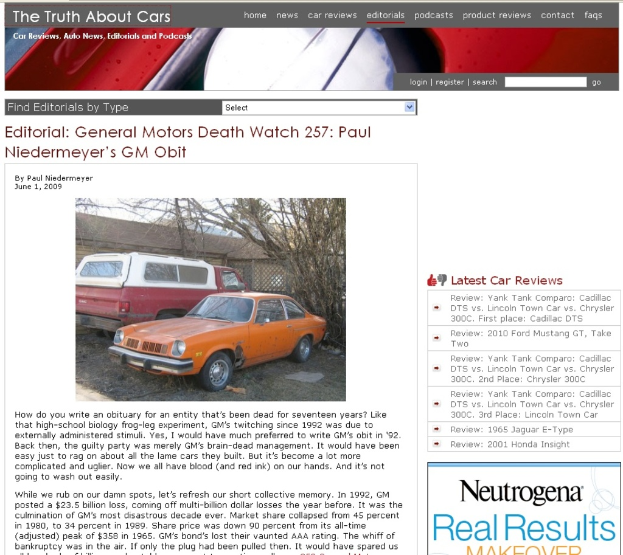 Eine Werbung mit Fahrzeugen, Bäumen und einer Hütte mit Text unten.